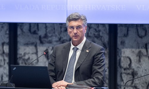Vlada iza zatvorenih vrata odlučivala o NATO-u i Obalnoj straži, a pale su i kadrovske odluke