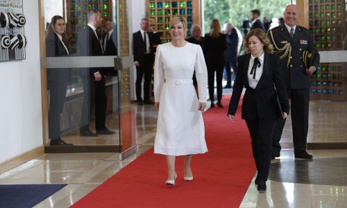 Pokazala senzacionalnu figuru: Kolinda u Pragu zablistala u upečatljivoj haljini