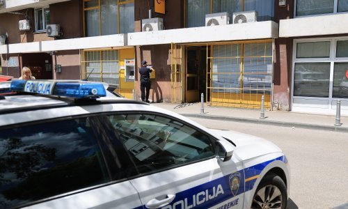 Dvojica razbojnika opljačkala poštu u Zagrebu, zaposlenicama prijetili oštrim predmetom