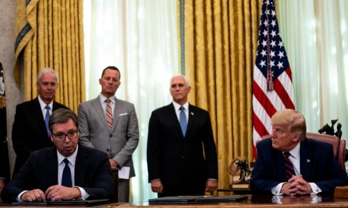Vučić se poltronskim tekstom obratio Trumpu: More ljudi u Beogradu mahat će američkim zastavama
