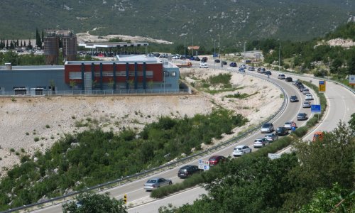 Teška nesreća kod Zagvozda: Ima mrtvih i ozlijeđenih, stradalo i dijete