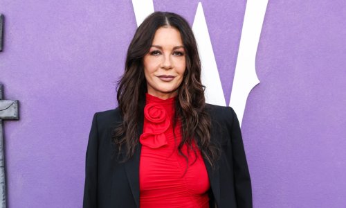 Catherine Zeta-Jones istaknula nevjerojatnu figuru u vatrenom izdanju
