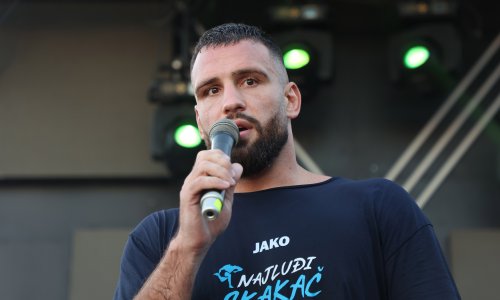 Plazibat se javio nakon kontroverznog meča: 'Pljačka da bi spasili boksačkog prvaka!'