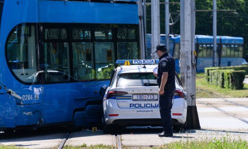 FOTO Kaos u Zagrebu: Sudarili se tramvaj i policijski auto