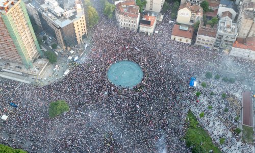 Ovo se neće svidjeti Vučiću: Na skupu njegovih protivnika bilo je šest puta više ljudi nego što on tvrdi
