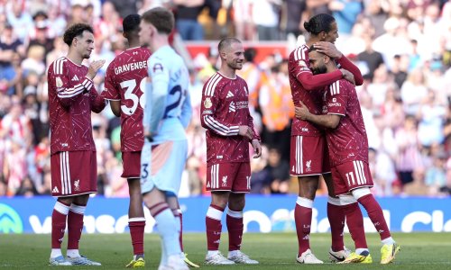Anfield se oprostio od dvojice velikana: Salah i Robertson prošli kroz špalir legendi