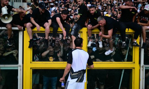 Kaos u Torinu, gradski derbi kasni zbog divljanja navijača: Puno ih je u bolnici, direktor Juventusa u šoku