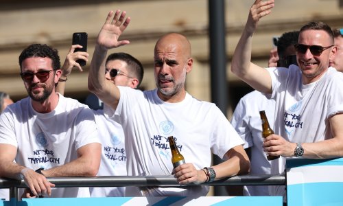 Dok se Guardiola opraštao, pozornicom šetao Bayernov trener. I Michael Jordan imao poruku
