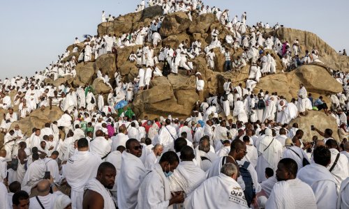 Više od milijun i pol muslimana na Arafatu: Hadž pod ekstremnim vrućinama i napetostima na Bliskom istoku