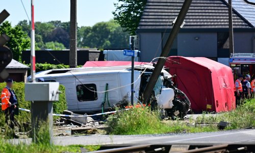 Stravična tragedija u Belgiji: Vlak se zabio u školski kombi pun djece, ima mrtvih