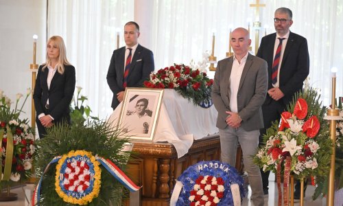 U Splitu je pokopan Ivo Bego. Pogledajte tko je sve došao ispratiti legendu Hajduka
