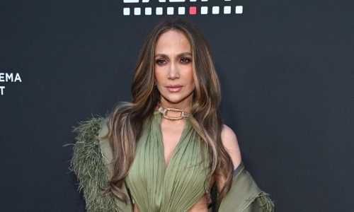 J.Lo posegnula za jednom od najodvažnijih haljina, ovi prorezi nisu za svakoga