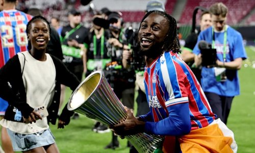 Ovo je prvi nogometaš u povijesti koji je osvojio dva europska trofeja u istoj sezoni
