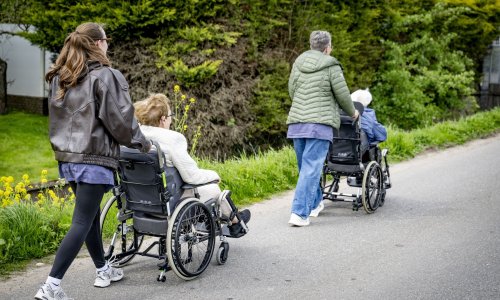 Brinete se o starijoj osobi u obitelji? Uskoro bi vam se to moglo priznati kao rad