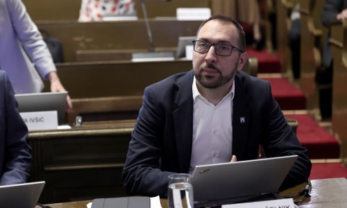 Skupština zasjedala do iza ponoći: Tomašević mora podnijeti izvješće o aferi Hipodrom i Autobusnom kolodvoru