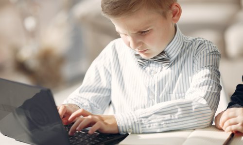 Djeca koja uče o medijima lakše prepoznaju manipulaciju, lažni sadržaj i nasilje na internetu