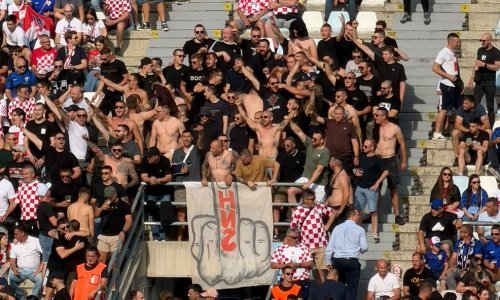 Torcida se u Rijeci odvojila od ostalih navijačkih skupina i pokazala srednji prst HNS-u