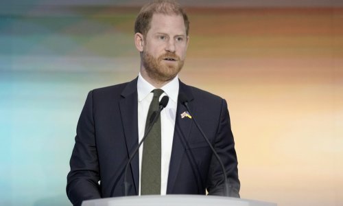 Svi se pitaju gdje je Meghan: Princ Harry iznenadio solo dolaskom na proslavu u Los Angelesu