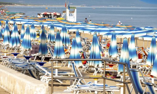 Turisti u nevjerici: Pogledajte koliko košta najam ležaljki na talijanskoj obali