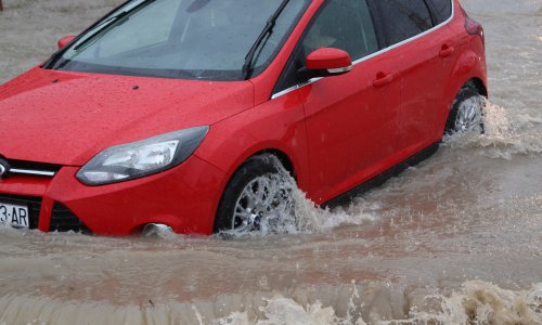 Nevrijeme je poharalo zemlju, najavljeni novi pljuskovi i grmljavina