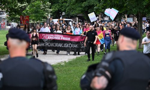 Parada ponosa stigla na Tuđmanov trg, podržao ih Tomašević, šačica desničara dovikivala
