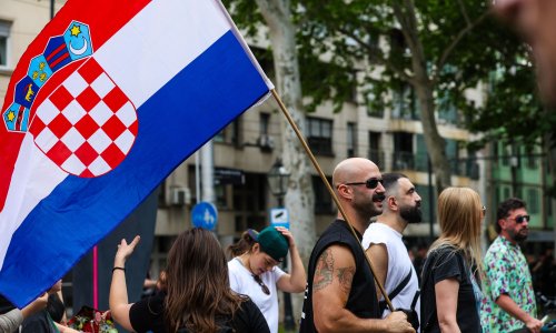 Na Prideu se vijorile hrvatske zastave, najhomofobom proglašena - Željka Markić: 'Sjaši nam s leđa'