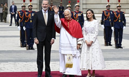 Kraljica Letizia iskoristila rijedak vatikanski privilegij: Zablistala u bijeloj čipki na susretu s Papom