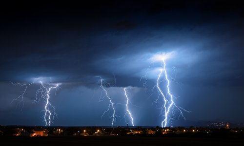 Nagla promjena vremena, upaljen meteoalarm: Grmljavinsko nevrijeme stiže u Zagreb
