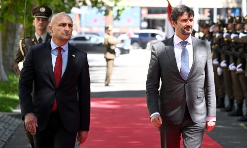 Hrvatska šalje kacige slovačkoj vojsci, Bratislava nudi stre