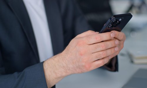 Jedna banka upozorava klijente: Kruže lažni SMS-ovi o blokad