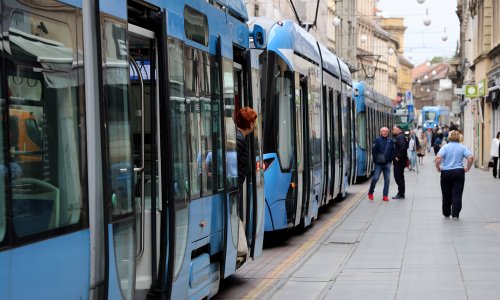 Sudarili se tramvaj i automobil na Maksimiru: Formirala se kolona tramvaja