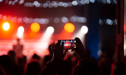 Možete li uživati u koncertu bez mobitela? Neki glazbenici uvode stroge zabrane