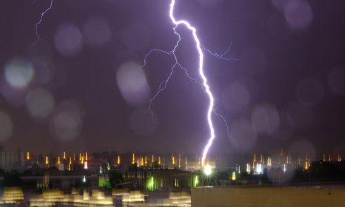 Narančasti meteoalarm za Zagreb! Prijeti nevrijeme, tuča i bujične poplave