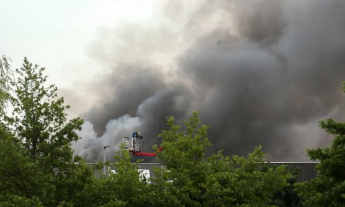 Razbuktao se požar u Zagorju: Vatra probila krov i