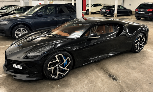 Što unikatni Bugatti od 25 milijuna eura radi u javnoj garaž