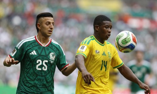 Meksiko vodi 1:0, a Južna Afrika je od 49. minute ostala s igračem manje