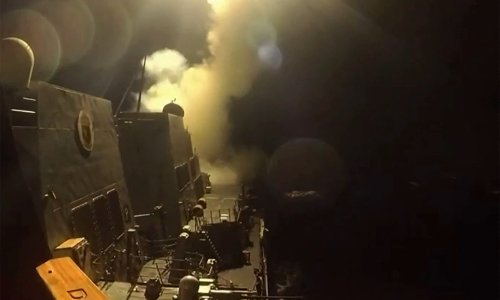Odjeknule detonacije: Iranska vojska spriječila prolaz tankera s naftom kroz tjesnac