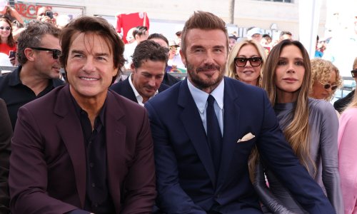 Tom Cruise poljubio ruku Victoriji Beckham i izazvao lavinu komentara