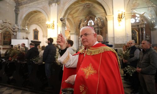 Uzinić osudio ustaški ZDS i nacističke simbole na procesiji u Rijeci: Vojne postrojbe više neće biti dio protokola