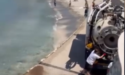 Nevjerojatne scene u Lumbardi: Cisterna ispraznila fekalije na plaži
