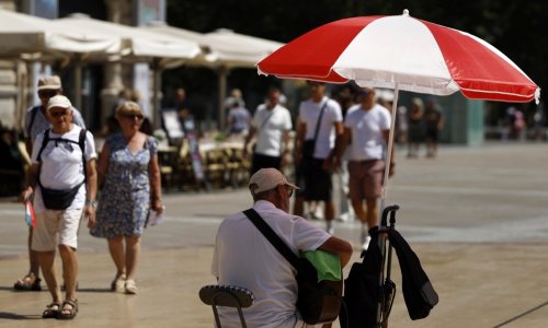 Polovica Francuske u narančastom stanju pripravnosti: Poremećena nastava i promet