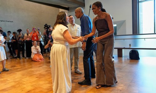 Michelle Obama prkosi modnim pravilima: U boji jeseni zablistala usred ljeta
