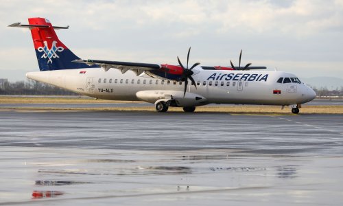 Prvi avion iz Beograda sletio na Brač: Evo kakav su doček pripremili putnicima