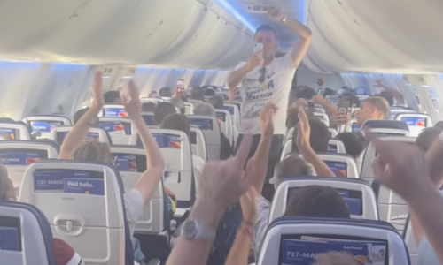 Ludnica u avionu: Navijačima BiH s razglasa pustili pjesmu, pogledajte što je uslijedilo