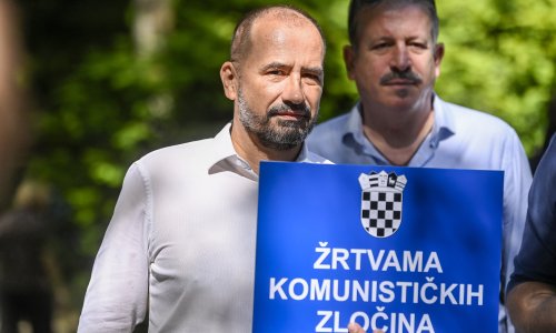 Peternel došao u Brezovicu: 'Slavi se laž, ovo je bal vampira'