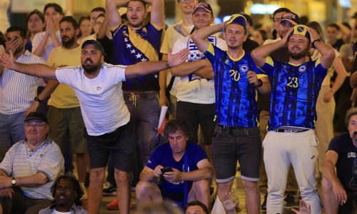 Pogledajte kako se na glavnom zagrebačkom trgu slavi vodstvo Zmajeva
