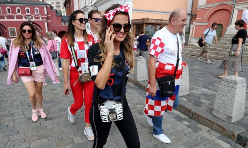 Vanja Modrić, Izabel Kovačić i Adriana Ćaleta-Car navijaju u kockicama, ali s opako dobrim torbicama