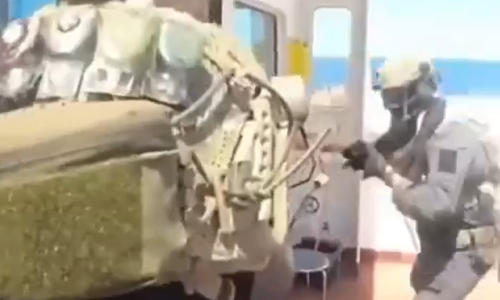 Francuski marinci upali na brod ruske flote u sjeni kod Sicilije: Pogledajte snimku