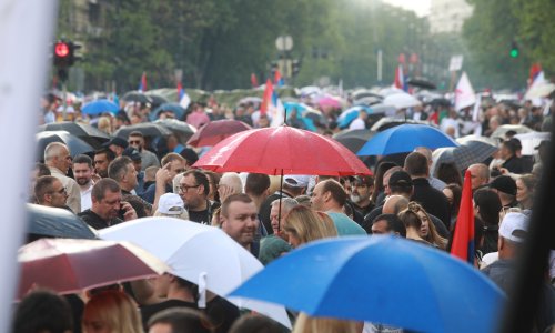 Prosječna neto plaća u Srbiji u travnju iznosila oko tisuću eura