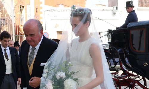Vjenčanje koje je okupilo elitu: Mladenka očarala u bezvremenskoj haljini